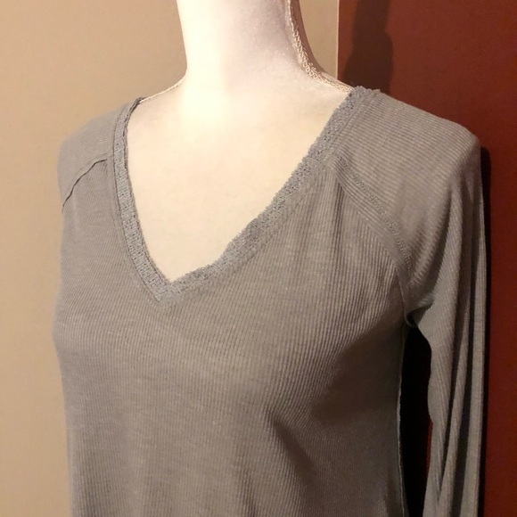 ⭐️ Chelsea & Violet Ribbed Peplum Top - Picture 2 of 8